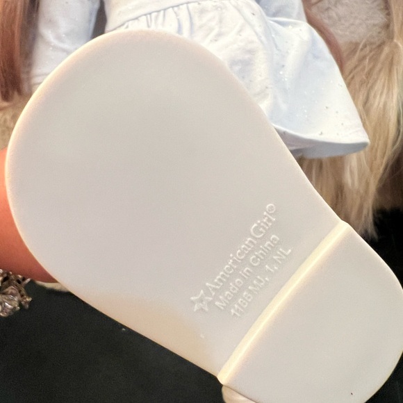 American Girl Leah - Picture 6 of 10